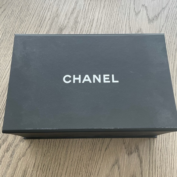 Authentic Chanel Belt Bag with Gold Chain - Picture 10 of 10